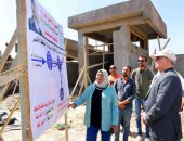 محافظ الأقصر يتابع العمل فى مشروعات حياة كريمة بقرى ونجوع مدينة إسنا.. فيديو وصور