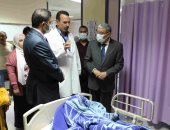 جولة تفقدية مفاجئة لمحافظ المنيا على المستشفيات والمراكز الطبية.. صور