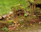 مصور يبنى "قرية مصغرة" لفئران حديقته على طريقة فيلم The Hobbit