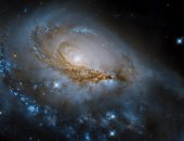 هابل يصور مجرة ​​حلزونية على بعد 180 مليون سنة ضوئية