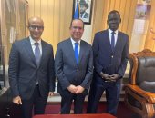 سفير مصر بجوبا يبحث مع وزير الشباب والرياضة بجنوب السودان تعزيز التعاون