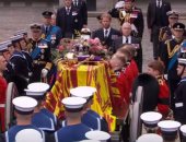 به نبتة كانت فى باقة زفافها.. تعرف على رموز زهور نعش الملكة إليزابيث