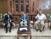 محافظ شمال سيناء يلتقى مدير مركز تحديث الصناعة بوزارة التجارة