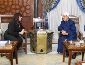 شيخ الأزهر يبحث مع وزيرة الهجرة تعزيز التعاون لصالح المصريين بالخارج 