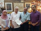 مواطن مصري يهدي المجلس الأعلى للآثار 125 قطعة أثرية
