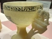 10 قطع أثرية من مقتنيات توت عنخ آمون أبرزها كأس الأمنيات بمتحف الغردقة.. شاهد