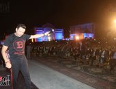 مصطفى قمر يرفع شعار كامل العدد بحفل مهرجان رشيد ويتألق بأجمل أغانيه