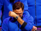 بالدموع.. لاعب التنس روجر فيدرر يعتزل بعد آخر مباراة رسمية "فيديو"