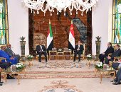 الرئيس السيسي يعقد جلسة مباحثات مع رئيس مجلس السيادة الانتقالى السودانى بالاتحادية