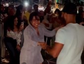 بعد ظهورها مع محمد صلاح.. شيرين عبد الوهاب ترقص مع شاب.. فيديو