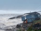 إعصار فيونا يجرف المنازل ويقطع التيار الكهربائى فى شرق كندا.. صور
