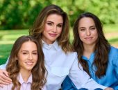 ملكة الأردن تحتفل بعيد ميلاد ابنتيها إيمان وسلمى.. وتعلق: أعز صديقتين