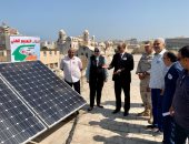 تزامنا مع قمة المناخ .. وكيل "تعليم الإسكندرية" يتفقد مشروعات الطاقة الشمسية بالمدارس