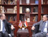 وزير السياحة يستقبل سفير المملكة المتحدة لبحث تعزيز سبل التعاون بين البلدين