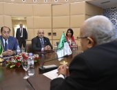 السفير حسام زكى يشيد بحرص الجزائر على أدق التفاصيل المتعلقة بالقمة العربية