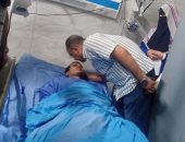 عميد طب فاقوس يطمئن على الطالب الناجى الوحيد من حادث غرق طلاب كلية الطب