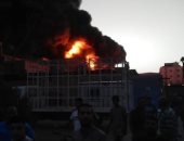 15 سيارة مطافئ للسيطرة على حريق مصنع "الفوم" بالعاشر من رمضان