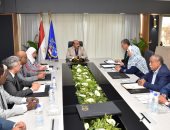 محافظ أسوان يشدد على جاهزية المدارس استعدادا للعام الدراسى الجديد