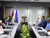 محافظ أسوان يترأس اجتماع المبادرة الوطنية لتقييم المشروعات الخضراء الذكية