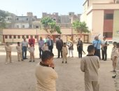 محافظ بني سويف يطمئن على سير العملية التعليمية داخل 124 مدرسة.. صور