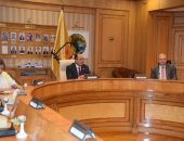 رئيس جامعة حلوان يجتمع بالعمداء ويبحث إنشاء شركة مساهمة لتنمية أصول الجامعة