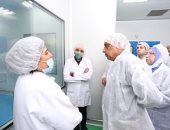 وزير قطاع الأعمال يتفقد مصانع "الإسكندرية للأدوية" ويستعرض مشروعات التطوير