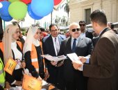  رئيس جامعة القاهرة يجري حوارا مفتوحا مع الطلاب ويوجه بممارسة الأنشطة الطلابية