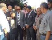 وكيل تعليم "كفر الشيخ" يقدم العزاء لأسرة معلمة لغة عربية