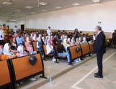 رئيس جامعة النهضة يتفقد الكليات في أول أيام الدراسة ويجرى حوارا مفتوحا مع الطلاب