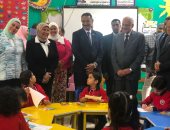 محافظ الجيزة يشارك طلاب مدرسة المدينة الجامعية الابتدائية بأول أيام الدراسة