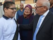 محافظ بورسعيد يتفقد المدارس ويحذر أولياء الأمور من شبح الدروس الخصوصية..صور