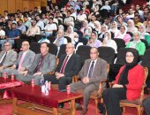 رئيس جامعة قناة السويس يشهد اللقاء التعريفى لطلاب كلية الطب  