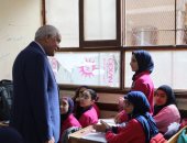 محافظ الجيزة يتفقد مدارس أبو النمرس للاطمئنان على سير العملية التعليمية.. صور