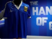 قميص مارادونا يزين معرض قطر قبل مونديال 2022 