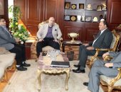 محافظ بنى سويف يلتقى نائب وزير الزراعة ورئيس الخدمات البيطرية لبحث الملفات