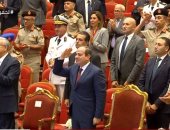 الرئيس السيسي يقدم "التحية العسكرية" لأبطال شاركوا فى حرب أكتوبر المجيدة 