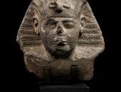 عرض تمثال فرعونى من الجرانيت للبيع فى مزاد علنى بأمريكا.. شاهده