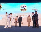 ترقية قائدى القوات البحرية والجوية إلى رتبة فريق