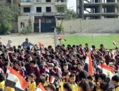 طلاب المدارس يحتفلون بانتصار أكتوبر العظيم برفع علم مصر.. صور 
