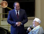 وزير الأوقاف يهنئ الدكتور أحمد عمر هاشم بتكريم الرئيس السيسى