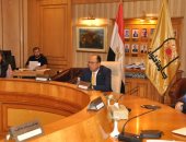 رئيس جامعة حلوان يناقش خطوات وتحديات التحول الرقمى مع اللجنة العليا 