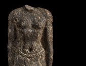 تمثال مصرى قديم بلا رأس للبيع فى مزاد كريستيز