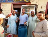 شاهد توزيع الشربات فى احتفالات دورة المولد النبوى بشوارع قرى ونجوع الأقصر