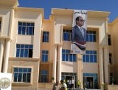 أيمن عاشور يستعرض تقريرًا حول المشروعات القومية للتعليم العالي في سيناء.. صور