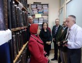 نائب رئيس جامعة الإسكندرية يتفقد وحدة المكتبة الرقمية ومتحف المقتنيات