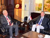 محافظ الأقصر يلتقى سفير إيطاليا بمصر لبحث التعاون وزيادة السياح الطليان.. صور