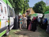 كلية طب الأقصر تقدم الخدمات الطبية لـ1500 حالة ضمن قافلة بقرية البغدادى.. صور