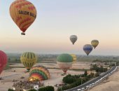 تحليق 35 رحلة بالون غرب الأقصر على متنها 700 سائح من حول العالم.. صور