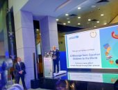 "من مصر" يعرض تقريرا عن المعرض الفنى "رسالة أطفال مصر" حول تغير المناخ