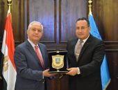 رئيس جامعة الإسكندرية يستقبل وفد مجلس أمناء جامعة بيروت العربية